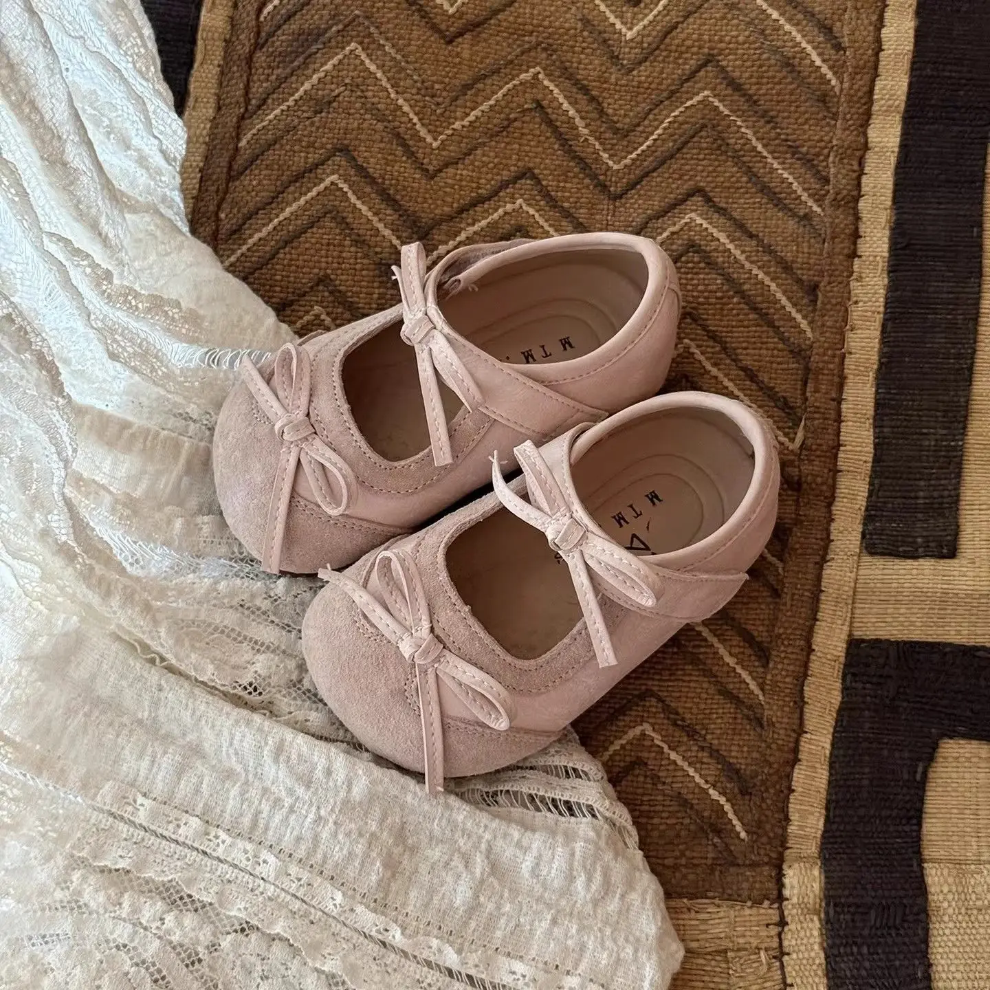 Baby Walking Shoes Children's Leather Shoes Korean Style New Cute Bow Decoration Comfortable Soft Sole Sweet Princess Sandals
Baby Walking Shoes Children's Leather Shoes Korean Style New Cute Bow Decoration Comfortable Soft Sole Sweet Princess Sandals