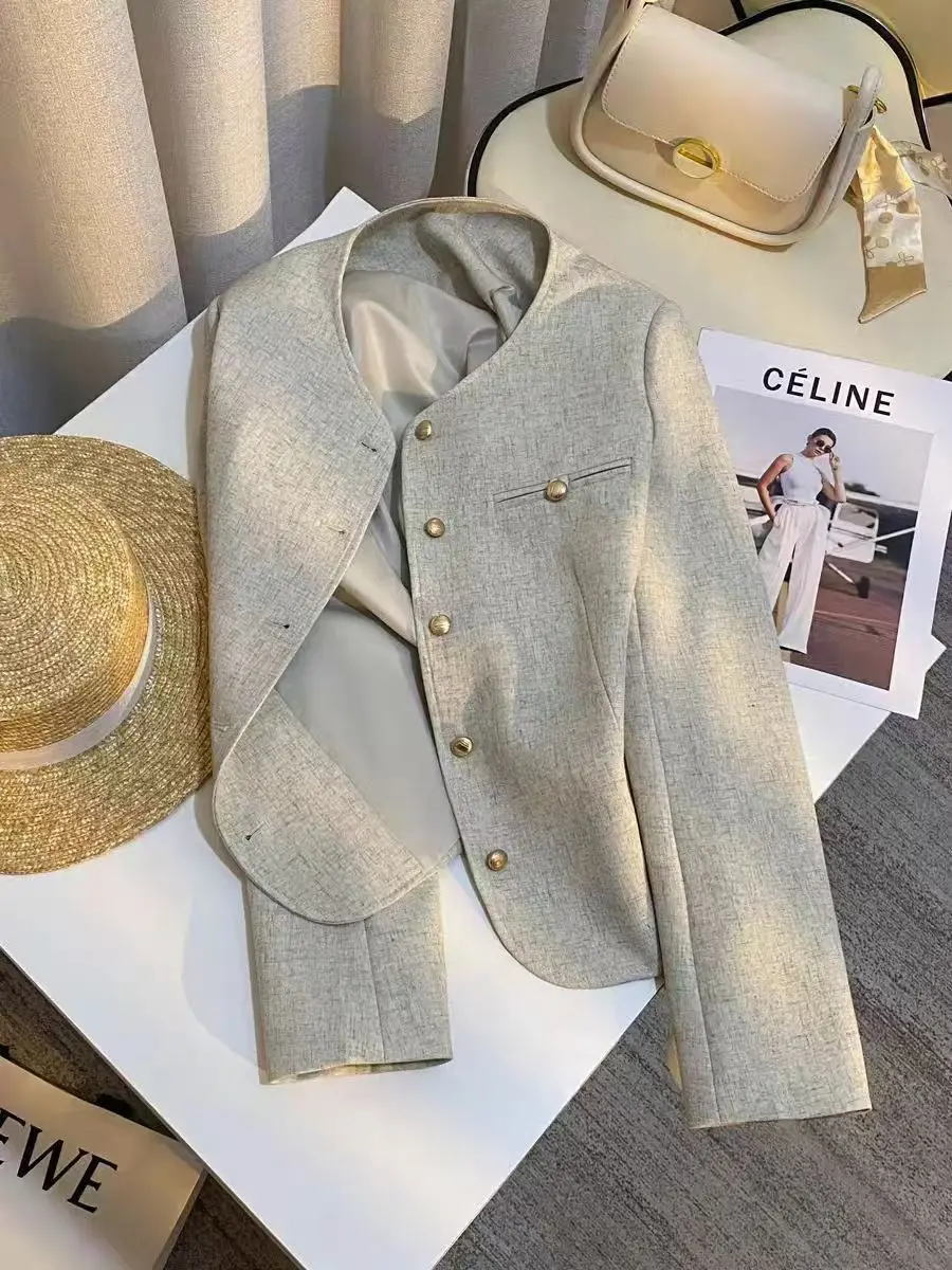 Beige Simple Fashion Blazer Women's 2026 New Spring Autumn Korean Version Niche Short Jackets
Beige Simple Fashion Blazer Women's 2026 New Spring Autumn Korean Version Niche Short Jackets