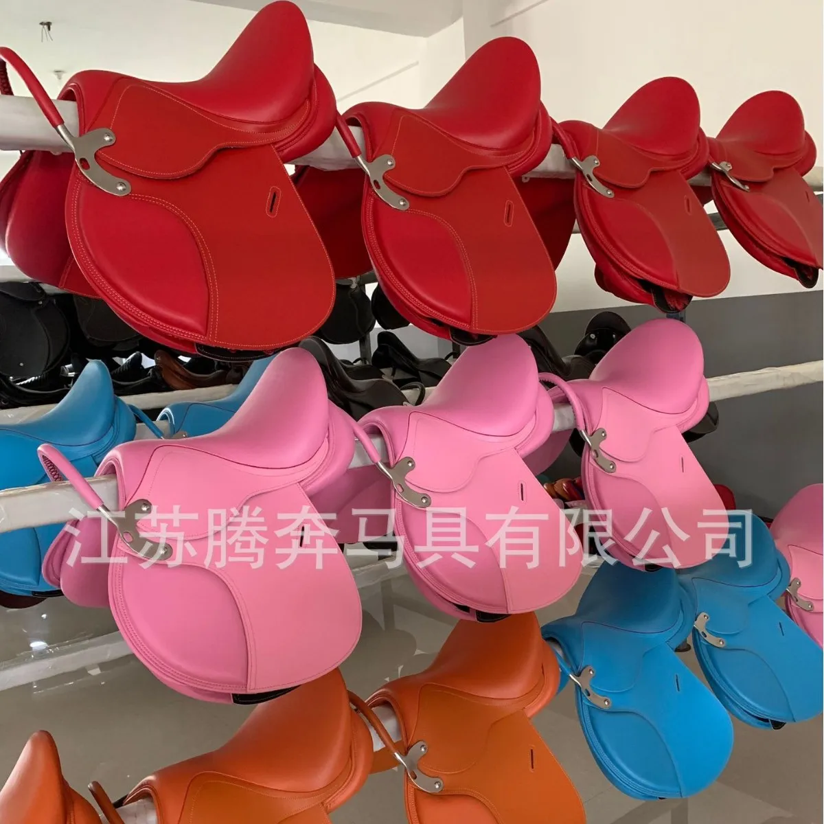 Synthetic Saddle General Purpose Horse Saddle Equestrian Gear Riding Equipment Synthetic Leather Horse Saddle For Equestrian
Synthetic Saddle General Purpose Horse Saddle Equestrian Gear Riding Equipment Synthetic Leather Horse Saddle For Equestrian