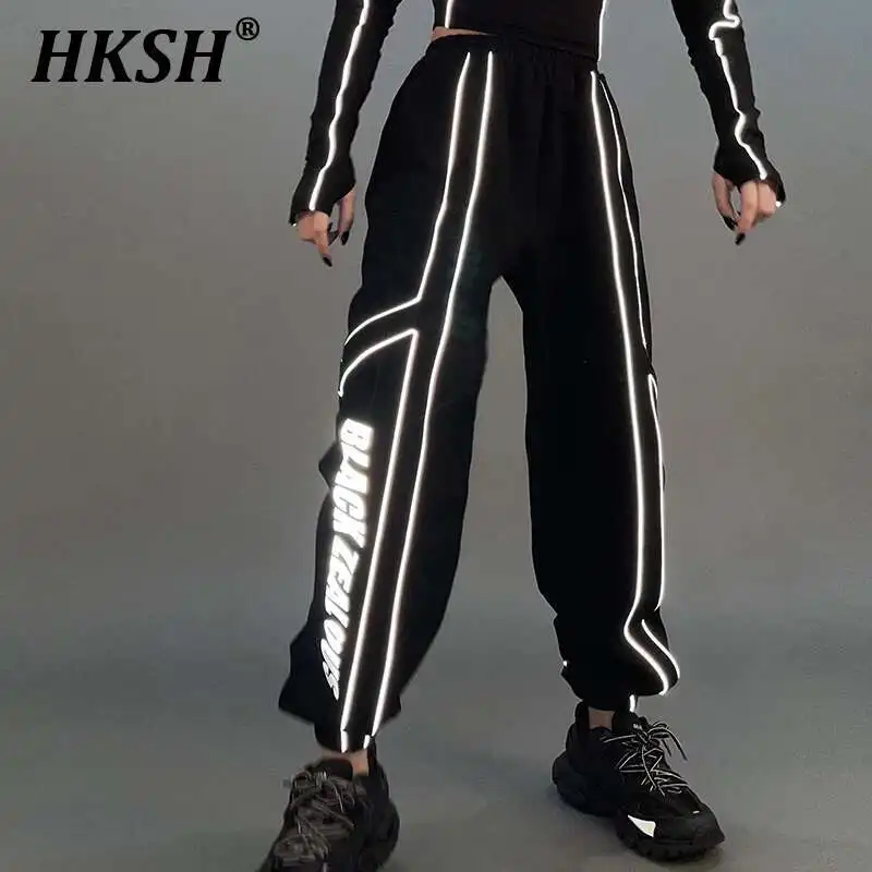 HKSH 2025 Spring New Women Tide Dark Niche Design Original Electronic Punk Reflective Strips Loose Dance Casual Pants Ins HK4269
HKSH 2025 Spring New Women Tide Dark Niche Design Original Electronic Punk Reflective Strips Loose Dance Casual Pants Ins HK4269