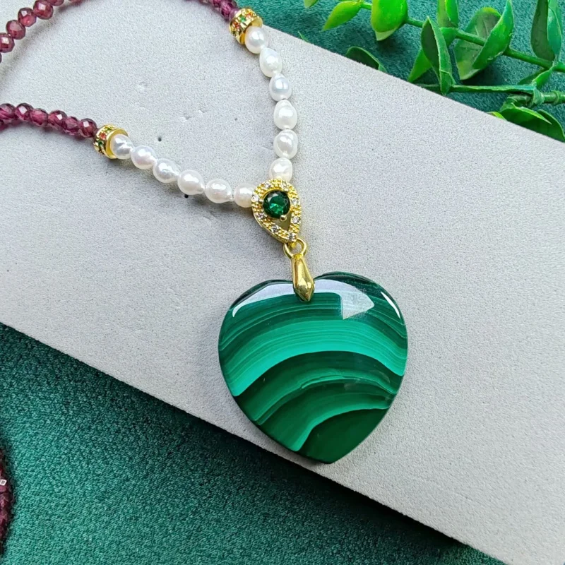 Natural Green Malachite Heart Pendant with Garnet Pearl Necklace Genuine Goods Jade Pendant
Natural Green Malachite Heart Pendant with Garnet Pearl Necklace Genuine Goods Jade Pendant
