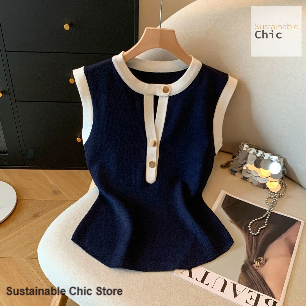 Korean retro contrast crewneck sleeveless camisole women's spring and summer new sweet spice girl fashion slim button shirt.
Korean retro contrast crewneck sleeveless camisole women's spring and summer new sweet spice girl fashion slim button shirt.