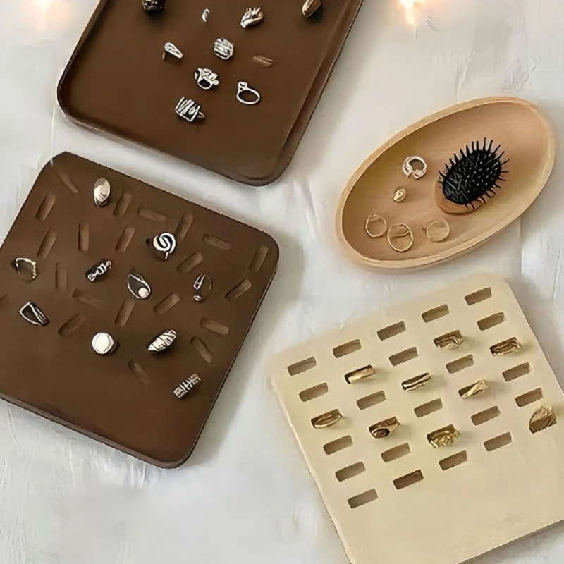 Creative Ring Display Tray Solid Wood Jewelry Trays Exquisite Retro Jewellery Showcase Large Capacity Jewellery Display Window
Creative Ring Display Tray Solid Wood Jewelry Trays Exquisite Retro Jewellery Showcase Large Capacity Jewellery Display Window