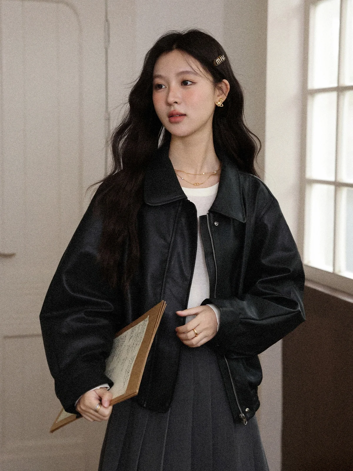 ort Bla Leather Jaet Women's Cortis Sle Stand Collar Zipper Closure Casual Biker Coat Youth Faion Autumn New Arrivals
ort Bla Leather Jaet Women's Cortis Sle Stand Collar Zipper Closure Casual Biker Coat Youth Faion Autumn New Arrivals