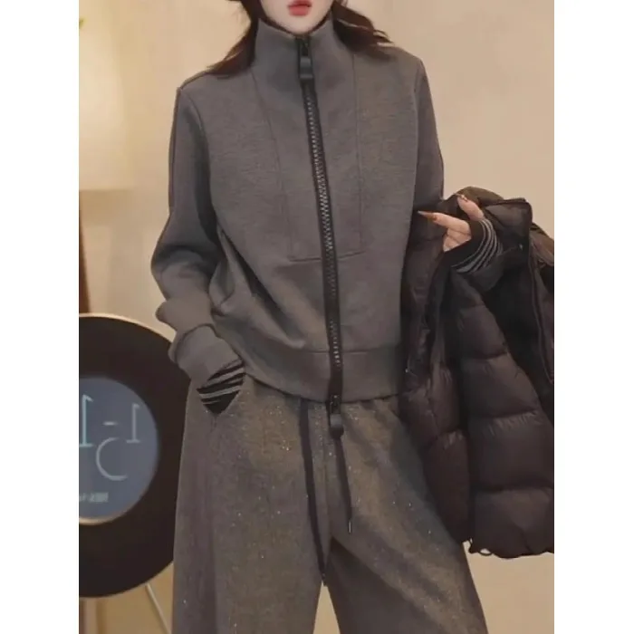 Женская толстовка оверсайз с двойной молнией и воротником-стойкой, осенне-зимняя новинка, модная одежда больших размеров от известного бренда
Женская толстовка оверсайз с двойной молнией и воротником-стойкой, осенне-зимняя новинка, модная одежда больших размеров от известного бренда