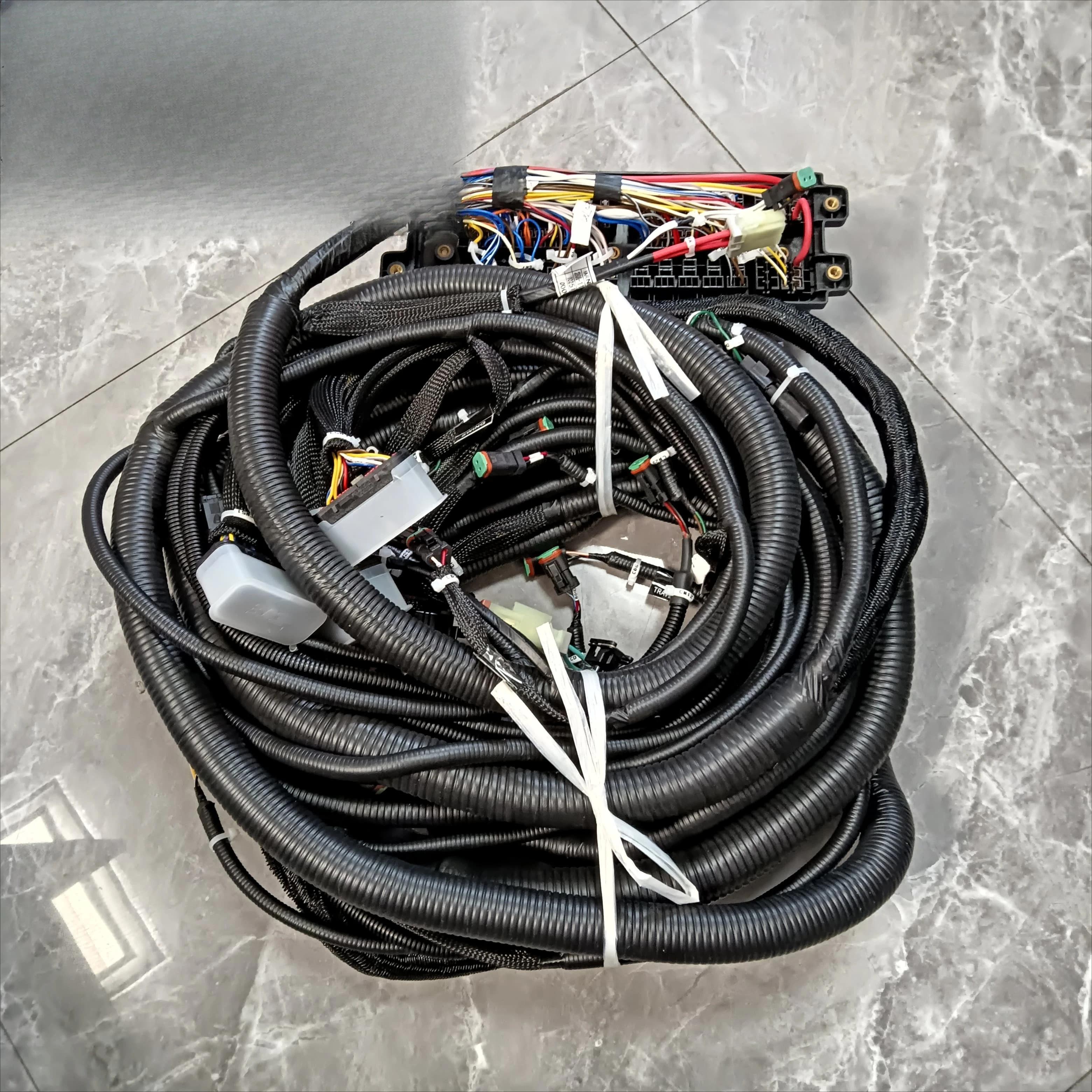 LNHF 2BQ6-11900 Excavator Main Wiring Harness Three-plug High Quality Compatible Parts 220LC-9T 225LC-9T 2BQ6-11900 for
LNHF 2BQ6-11900 Excavator Main Wiring Harness Three-plug High Quality Compatible Parts 220LC-9T 225LC-9T 2BQ6-11900 for