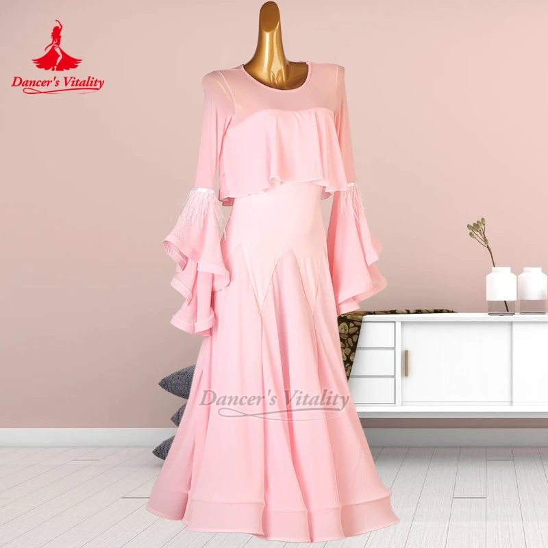 Платье для бальных танцев с расклешенными рукавами и украшением из страусиных перьев, женское, для взрослых, для вальса и танго, одежда для танцовщиц, на заказ, Vitality
Платье для бальных танцев с расклешенными рукавами и украшением из страусиных перьев, женское, для взрослых, для вальса и танго, одежда для танцовщиц, на заказ, Vitality