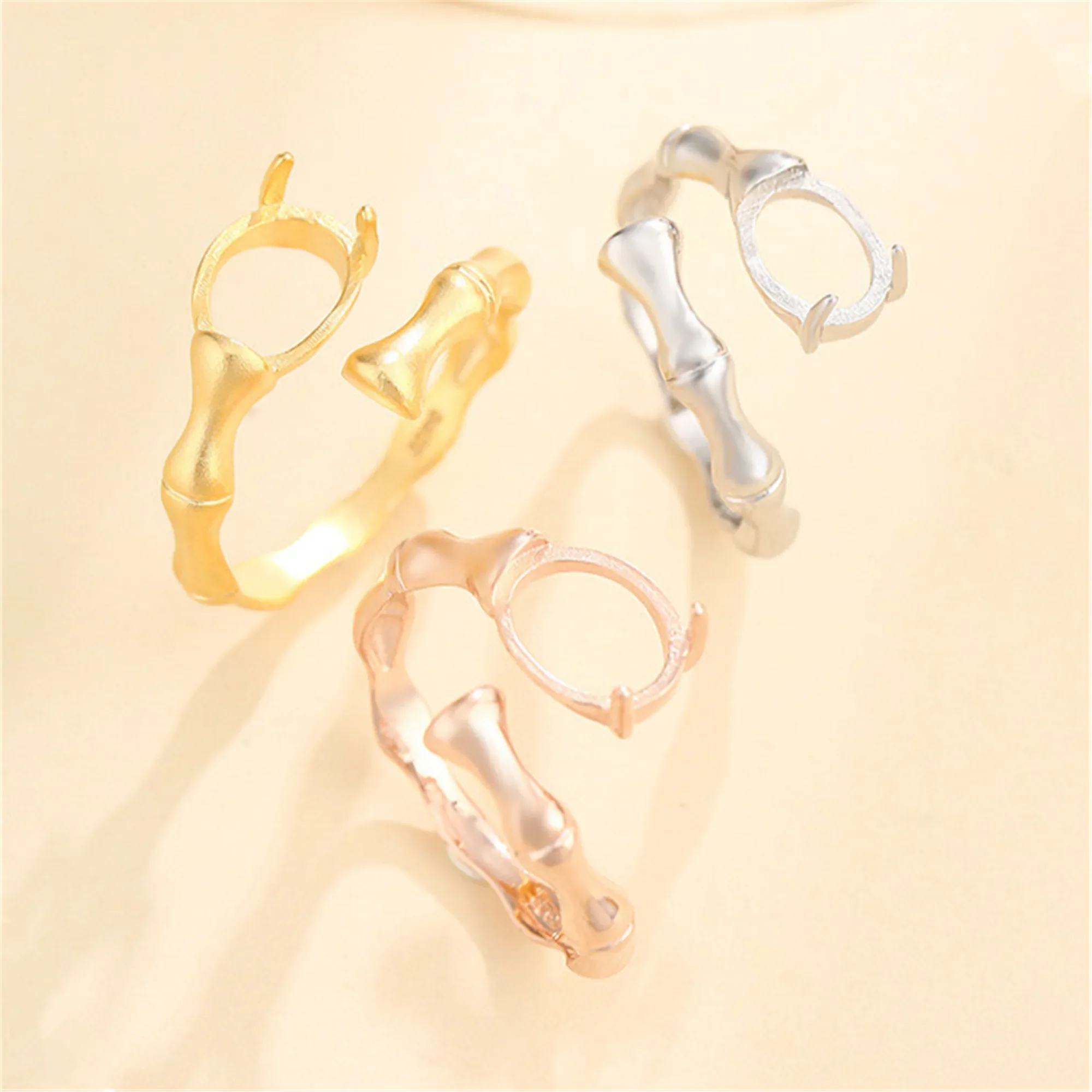 Ring Blank for 6x8mm/7x9mm/9x11mm Oval Cabochons Bamboo Style 925 Silver Adjustable Ring Base SR0104
Ring Blank for 6x8mm/7x9mm/9x11mm Oval Cabochons Bamboo Style 925 Silver Adjustable Ring Base SR0104