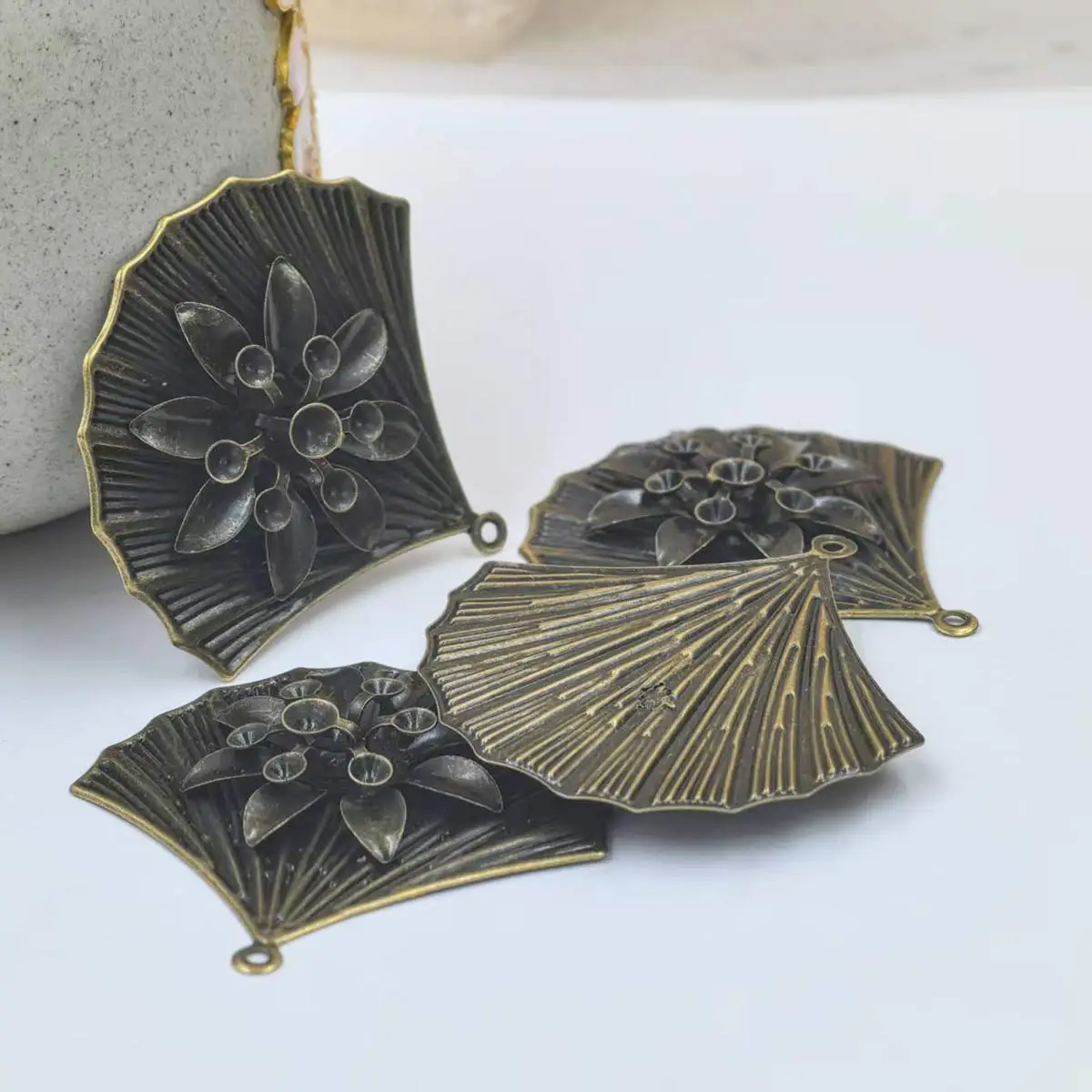 200 шт. бронзовых кабошонов-подвесок в форме цветка гинкго билоба, 40x40 мм, для рукоделия и украшений
200 шт. бронзовых кабошонов-подвесок в форме цветка гинкго билоба, 40x40 мм, для рукоделия и украшений