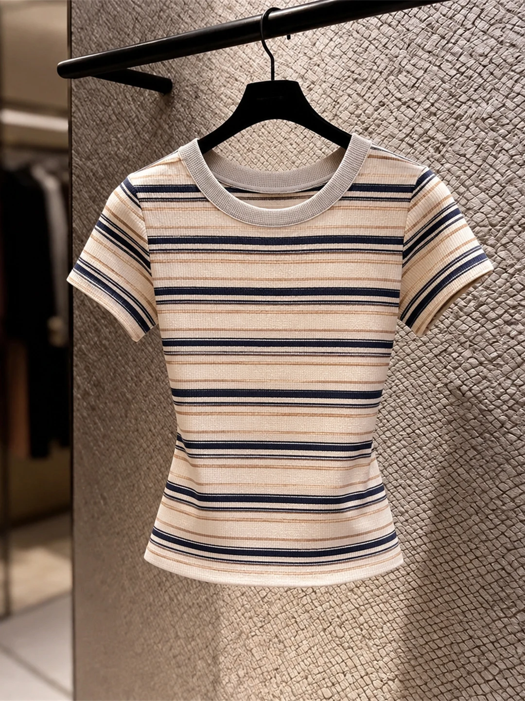 Daily Commute Style Unique Stripe Ice Silk round Neck Short Sleeve Knitted Top Color Block Summer Fashion Korean Straight Cut
Daily Commute Style Unique Stripe Ice Silk round Neck Short Sleeve Knitted Top Color Block Summer Fashion Korean Straight Cut