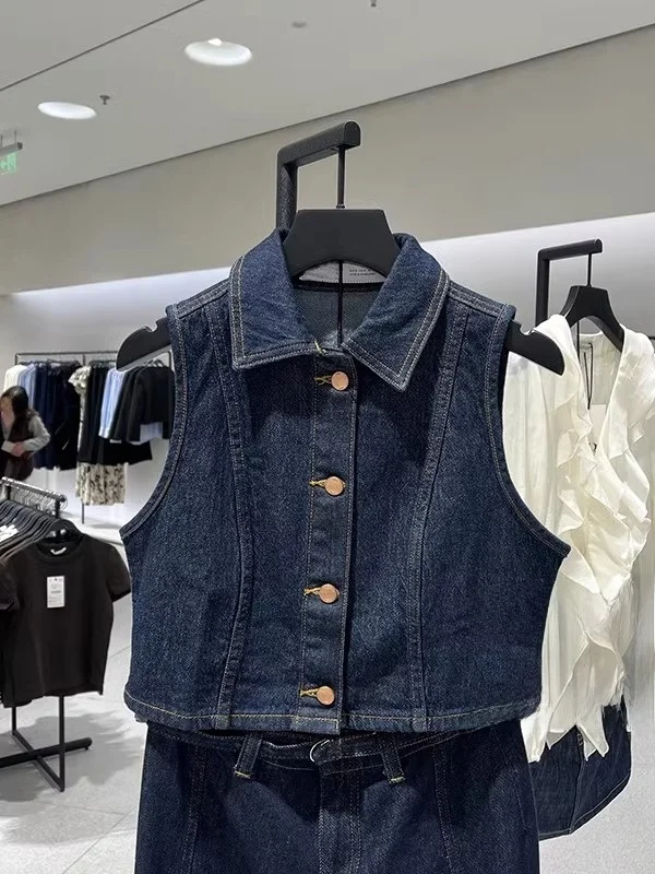 Spring New American Retro Short Sleeveless Collared Denim Vest Women's Street Style Fashion Length Single Button Closure
Spring New American Retro Short Sleeveless Collared Denim Vest Women's Street Style Fashion Length Single Button Closure