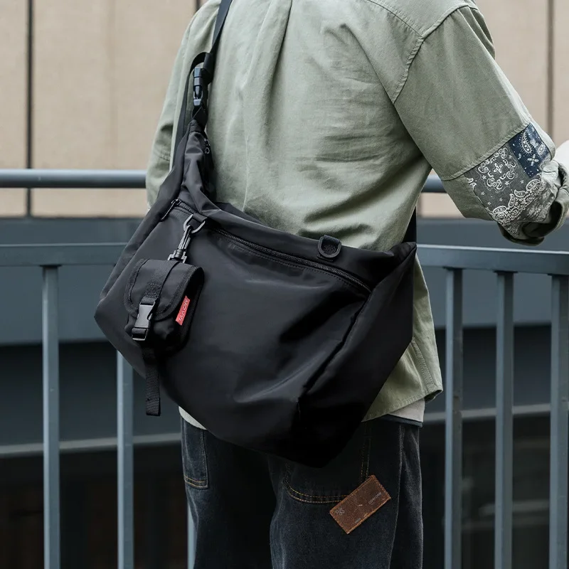 Fashion Waterproof Nylon Men Shoulder Bag Male Casual Large Crossbody Messenger Bags Cycling Traveling Side Package Bolsa hombre
Fashion Waterproof Nylon Men Shoulder Bag Male Casual Large Crossbody Messenger Bags Cycling Traveling Side Package Bolsa hombre