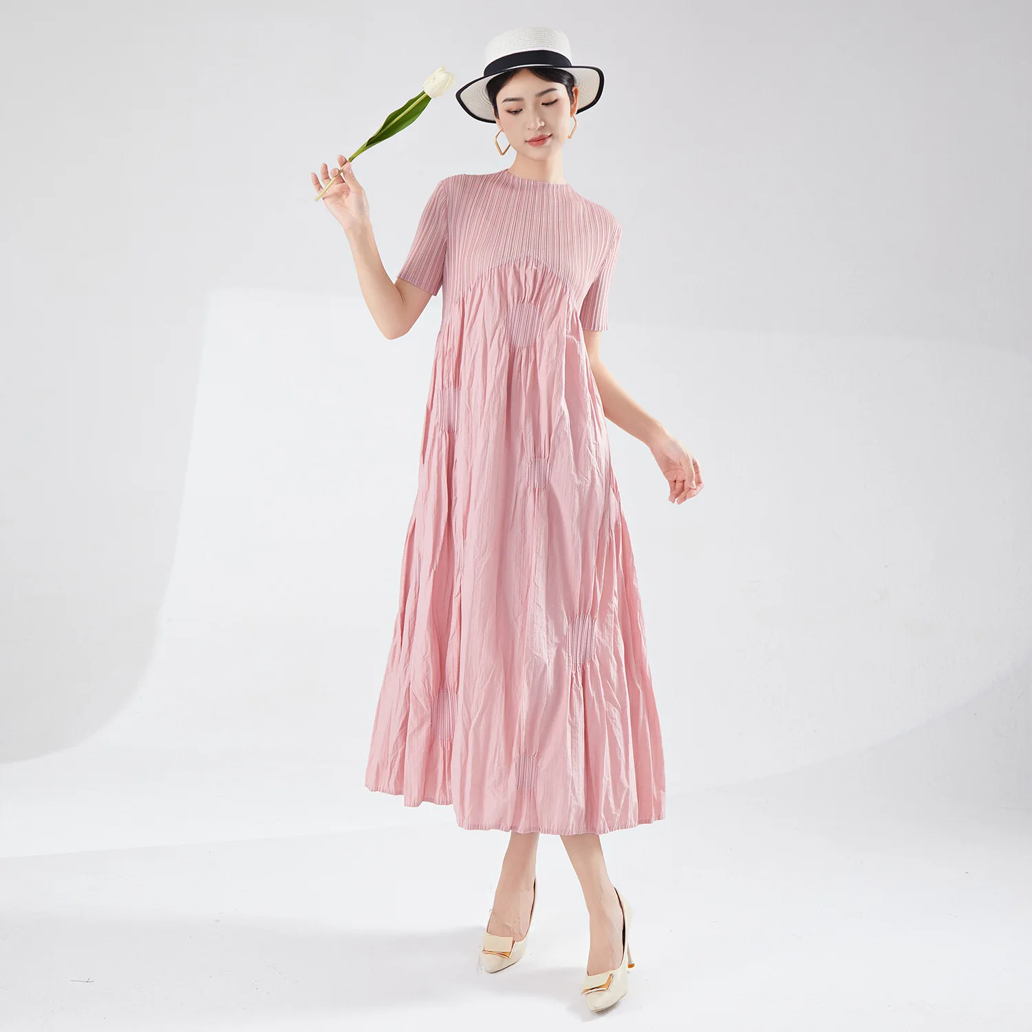 Miyake PLEATS Simple and High-end Loose Large Size A-line Mid-length Temperament Summer Dress Birthday Dresses High Quality Robe
Miyake PLEATS Simple and High-end Loose Large Size A-line Mid-length Temperament Summer Dress Birthday Dresses High Quality Robe