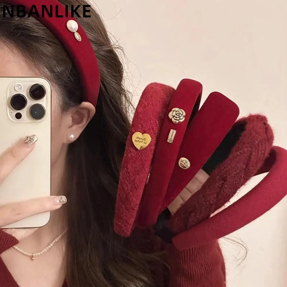 Creative Camellia Flowers Hair Band Red Velvet Headband Autumn and Winter New Year Hair Accessories
Creative Camellia Flowers Hair Band Red Velvet Headband Autumn and Winter New Year Hair Accessories