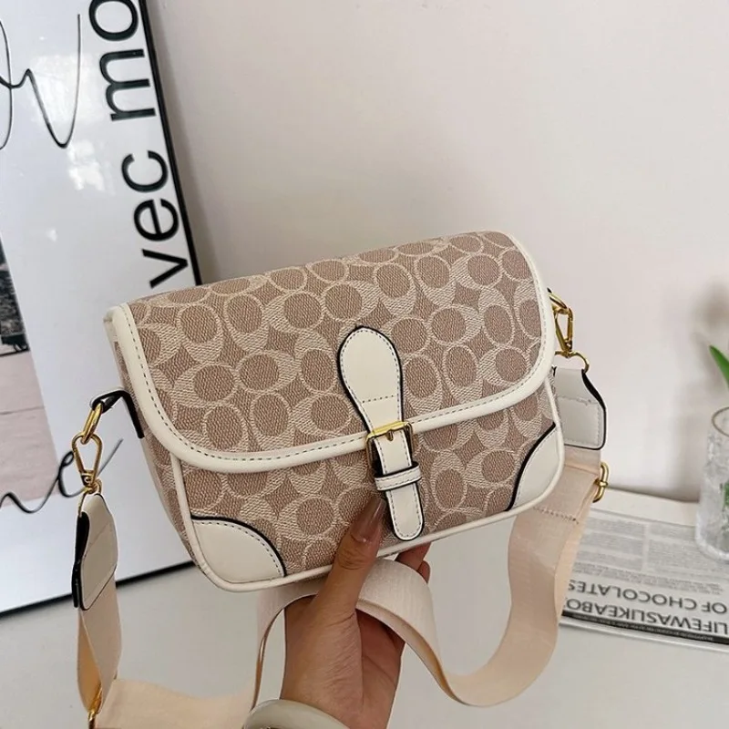 Женская современная сумка через плечо, современный дизайн для текущих модных тенденций и современных образцов, сегодняшний выбор
Женская современная сумка через плечо, современный дизайн для текущих модных тенденций и современных образцов, сегодняшний выбор