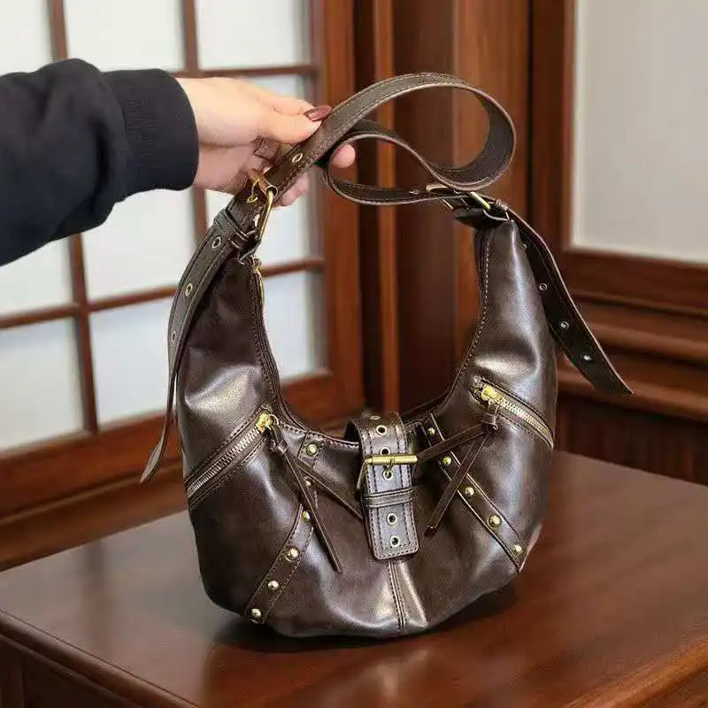 Fashionable retro underarm rivet bag Large capacity versatile eye-catching single shoulder handbag suitable for daily use
Fashionable retro underarm rivet bag Large capacity versatile eye-catching single shoulder handbag suitable for daily use