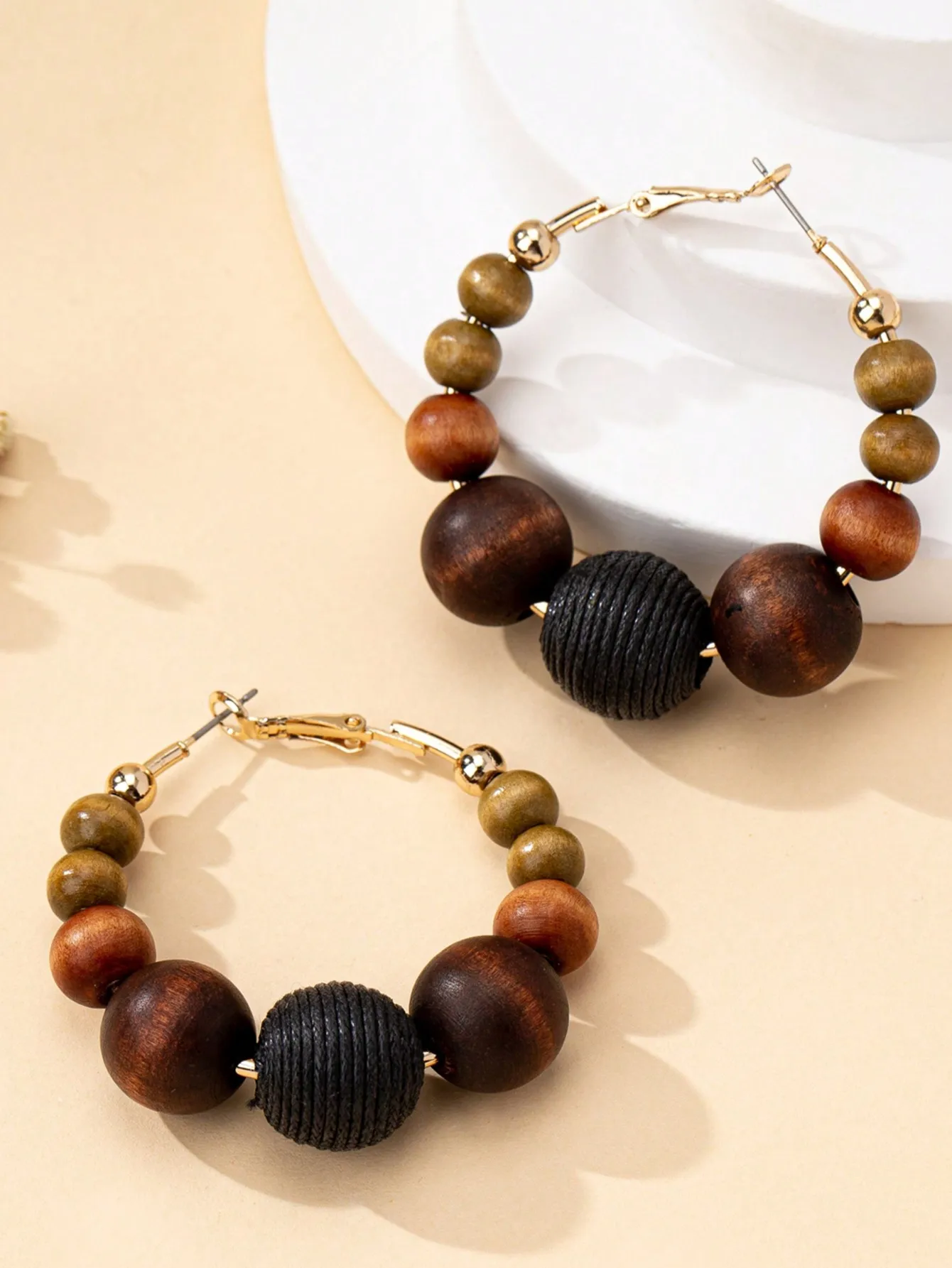 Boho Wooden Bead Hoop Earrings for Women, Autumn Winter Daily Wear, Natural Wood & Black Textured Beads
Boho Wooden Bead Hoop Earrings for Women, Autumn Winter Daily Wear, Natural Wood & Black Textured Beads