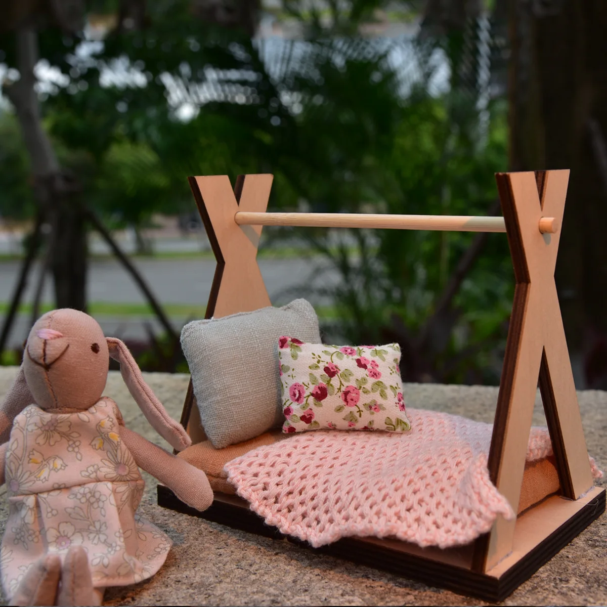 BJD doll bed - 12 Scale miniature tent-style cot doll's house furniture scene model decorative item wooden mini bed
BJD doll bed - 12 Scale miniature tent-style cot doll's house furniture scene model decorative item wooden mini bed