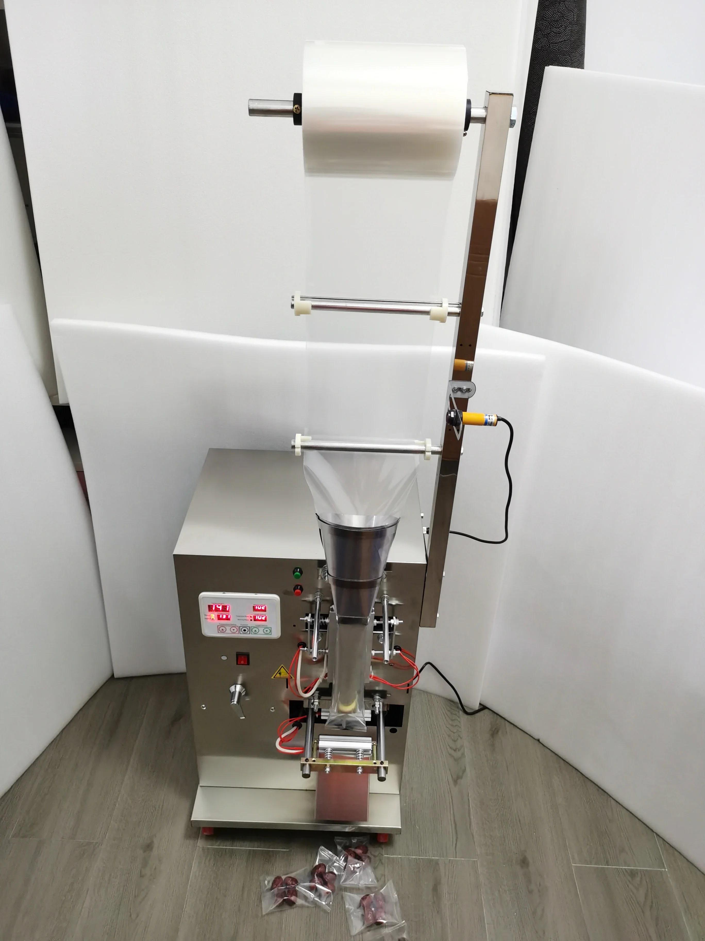 manual feeding automatic back sealing packaging machine granules food Medicinal material herbs tea bags sealing package machine 
manual feeding automatic back sealing packaging machine granules food Medicinal material herbs tea bags sealing package machine