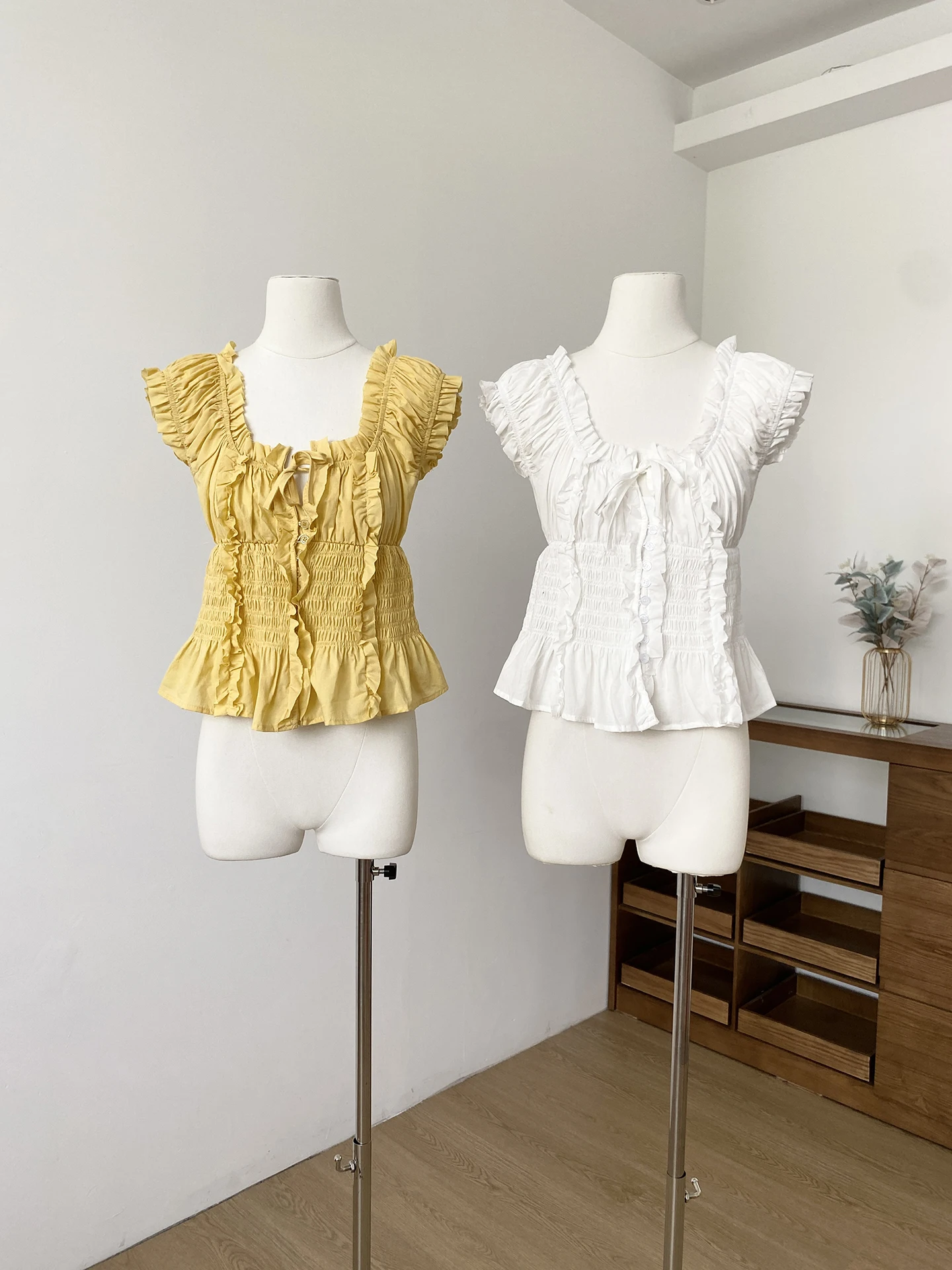 Sweet Style Pleated Short Sleeve Shirt Women's Slim Fit Elastic Waist Fly Sleeve Square Collar Top Polyester Fiber Commute Style
Sweet Style Pleated Short Sleeve Shirt Women's Slim Fit Elastic Waist Fly Sleeve Square Collar Top Polyester Fiber Commute Style