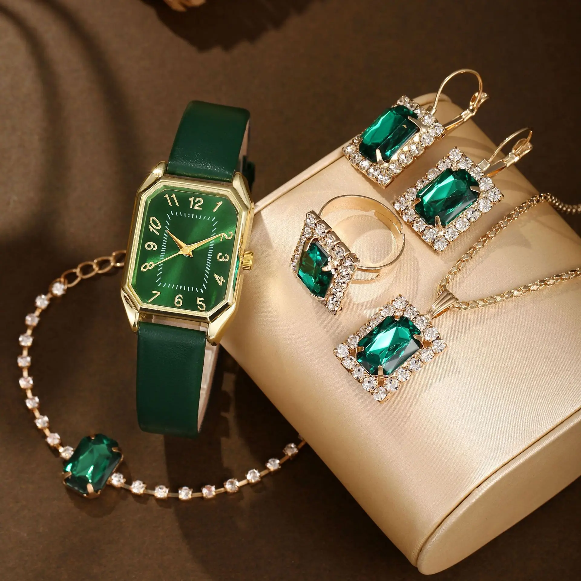 WGS-21 new casual fashion leather women's business square quartz Korean version watch rhinestone jewelry set
WGS-21 new casual fashion leather women's business square quartz Korean version watch rhinestone jewelry set