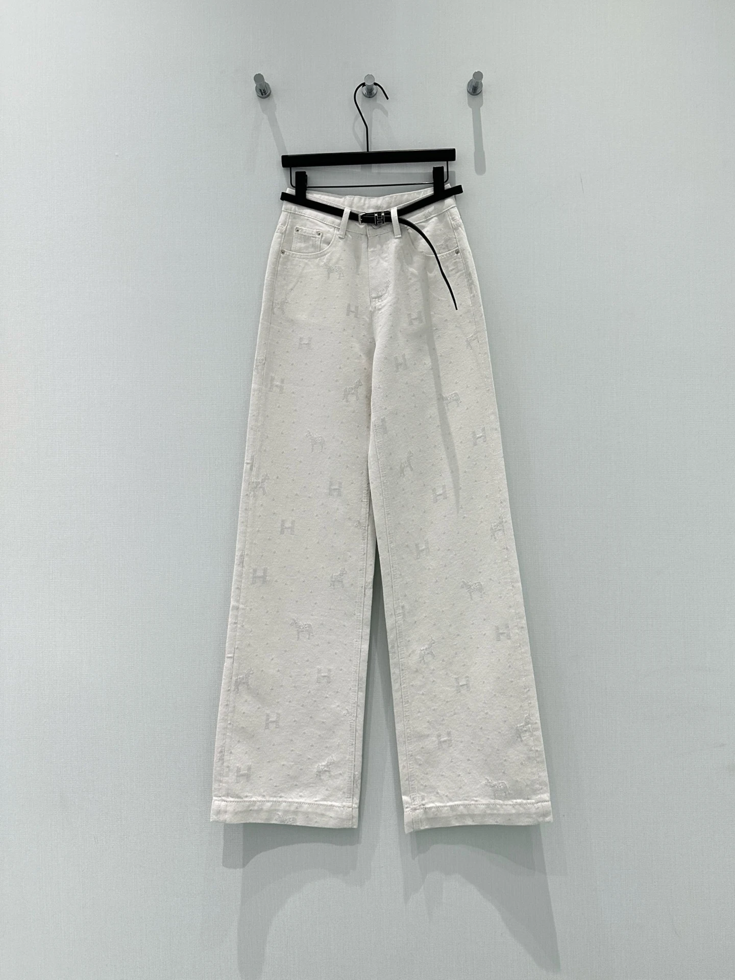 Модные женские джинсы с высокой талией, широкими штанинами и прямым кроем, белые джинсовые брюки, весна 2026, дизайнерская новинка, стройнящие длинные брюки
Модные женские джинсы с высокой талией, широкими штанинами и прямым кроем, белые джинсовые брюки, весна 2026, дизайнерская новинка, стройнящие длинные брюки