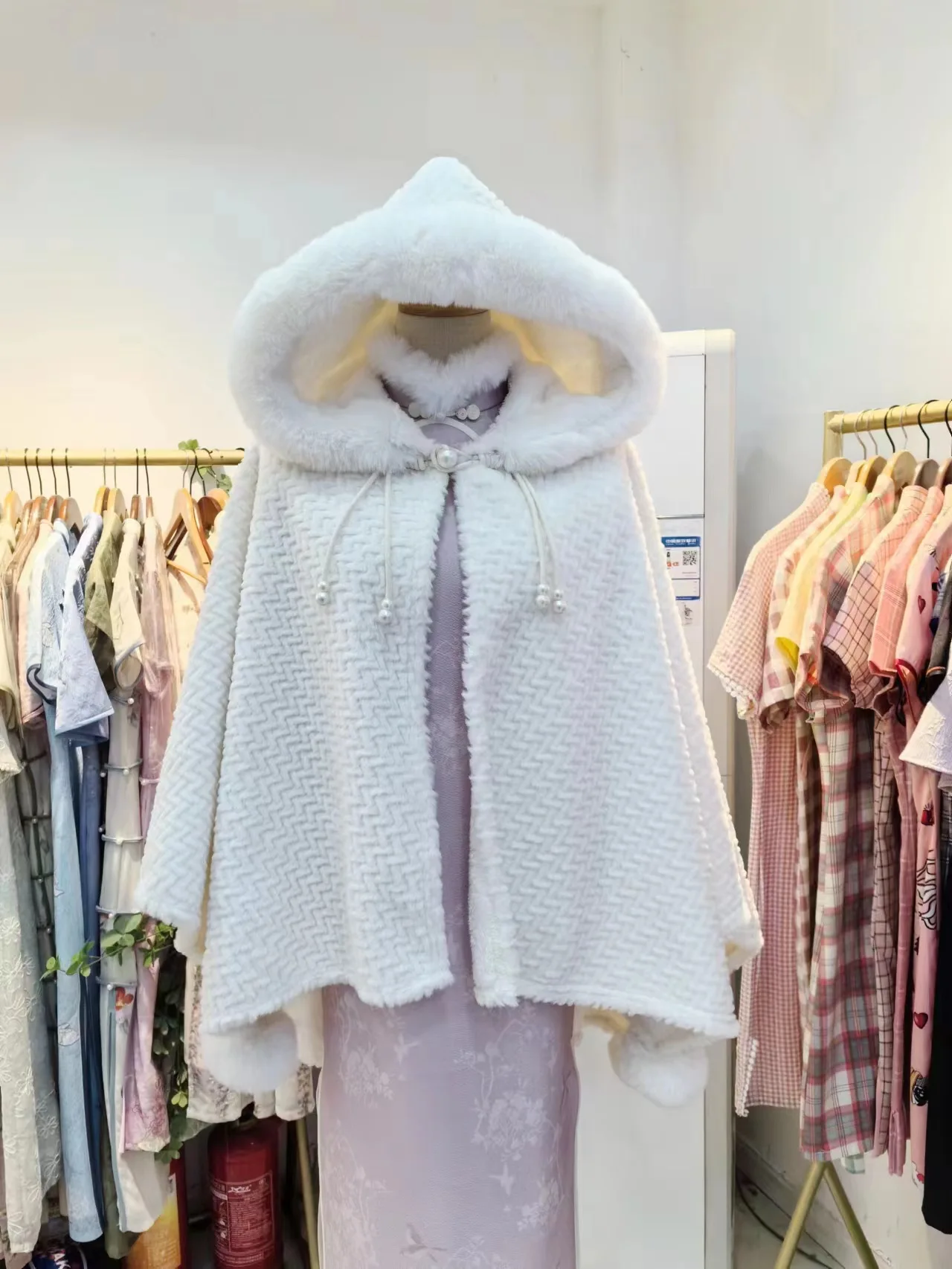 3 Colors Winter Striped Wedding Overcoat Faux Fur Pompon Cardigan Poncho Cape Warm Thick Women Casual Loose Shawl Cloak With Hat
3 Colors Winter Striped Wedding Overcoat Faux Fur Pompon Cardigan Poncho Cape Warm Thick Women Casual Loose Shawl Cloak With Hat