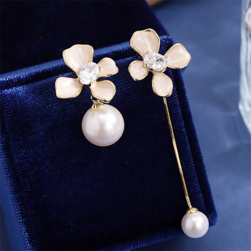 Niche elegant fashionable design asymmetrical flower pearl tassel earrings light luxury sweet and versatile long earrings
Niche elegant fashionable design asymmetrical flower pearl tassel earrings light luxury sweet and versatile long earrings