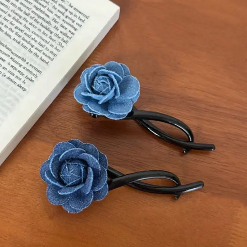 S-Shaped Blue Rose Hair Claw Clip Western Cowboy Style Floral Hair Clip for Women Girls Ponytail Holder Non-Slip Hair Grip
S-Shaped Blue Rose Hair Claw Clip Western Cowboy Style Floral Hair Clip for Women Girls Ponytail Holder Non-Slip Hair Grip