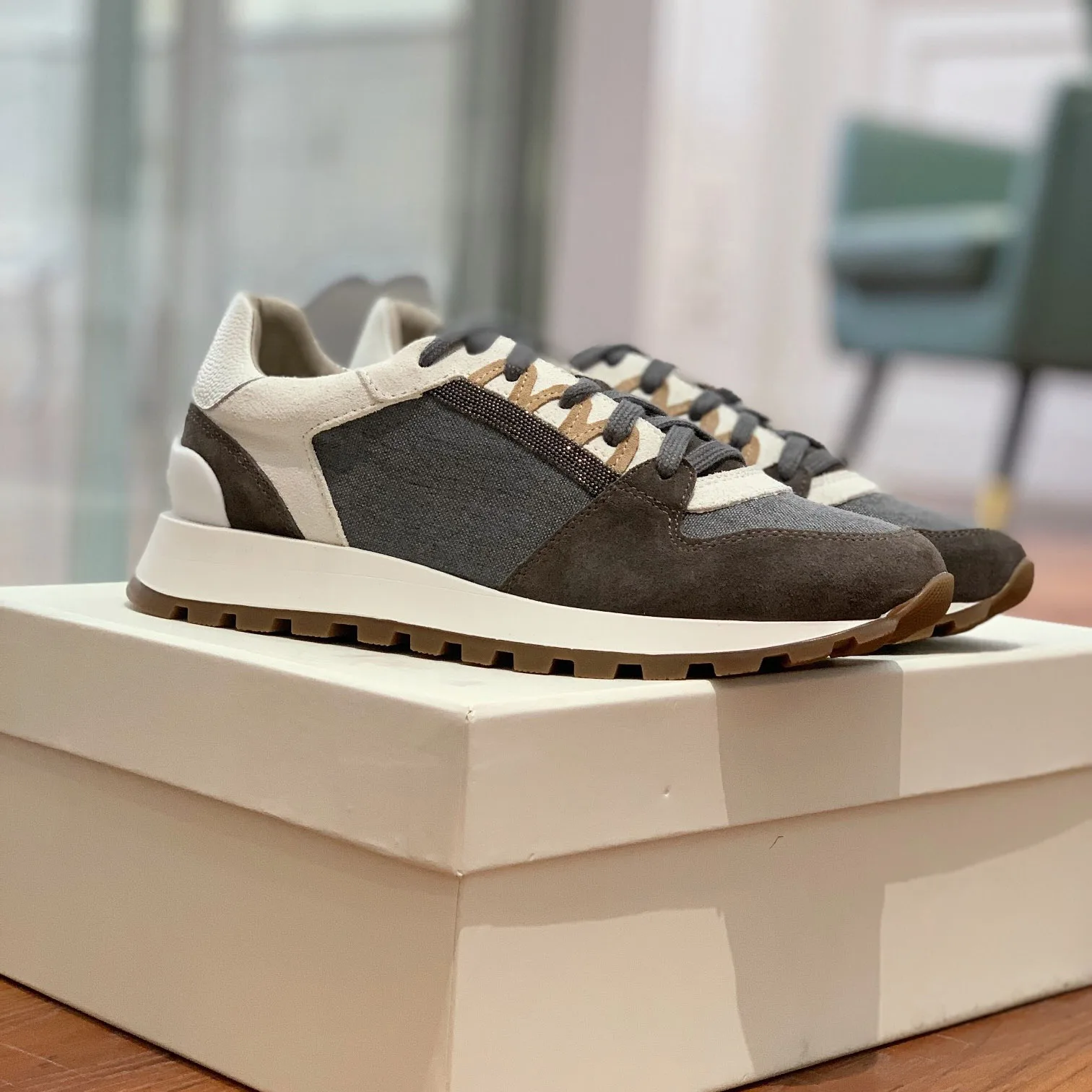 New Women's Retro Patchwork Sneakers Casual Lace-Up Style Comfortable Anti-Slip Walking Shoes Thick-Sole Fashion Footwear
New Women's Retro Patchwork Sneakers Casual Lace-Up Style Comfortable Anti-Slip Walking Shoes Thick-Sole Fashion Footwear