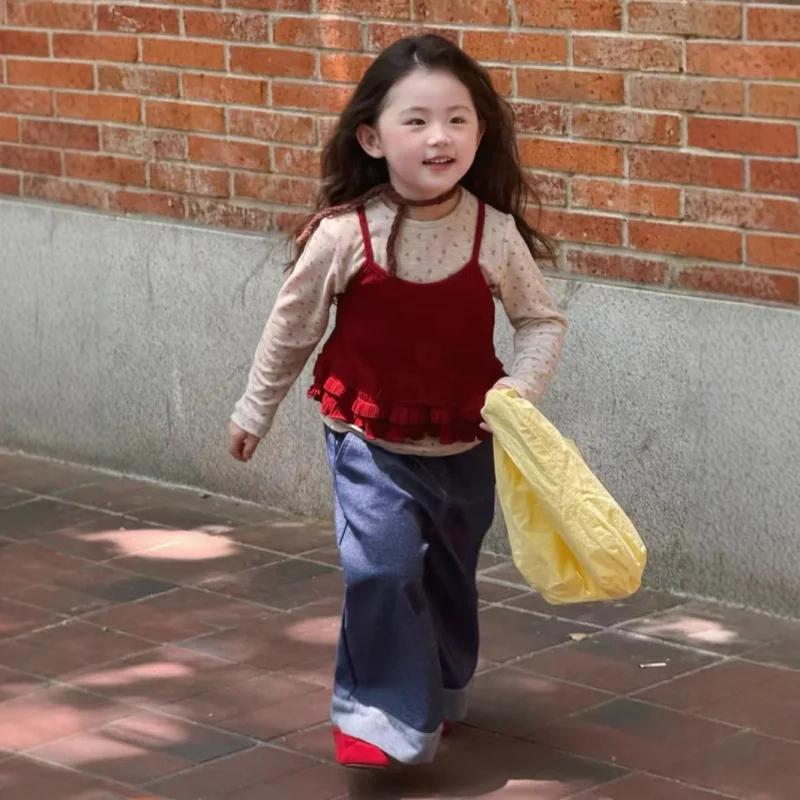 Korean Children's Clothing Girls' Autumn Set New Fashionable Little Girl Vest Base Shirt Jeans Children's Three-Piece Set 
Korean Children's Clothing Girls' Autumn Set New Fashionable Little Girl Vest Base Shirt Jeans Children's Three-Piece Set
