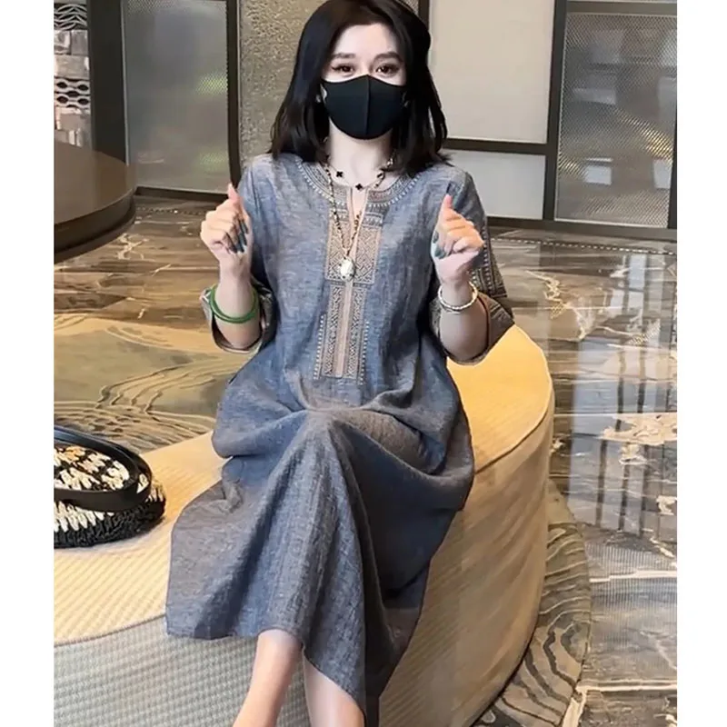 Spring Summer Ladies V-neck Loose Dress Korean Female Embroidery Long Dresses Spring Women Fashion Patchwork Casual Maxi Dress
Spring Summer Ladies V-neck Loose Dress Korean Female Embroidery Long Dresses Spring Women Fashion Patchwork Casual Maxi Dress