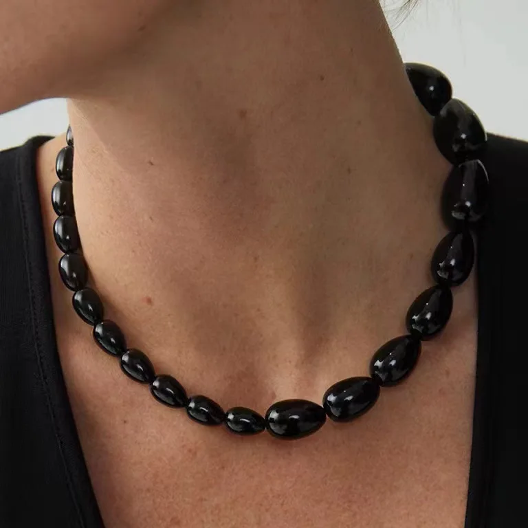 Vintage Obsidian Bead & Silver Lock Necklace | Gradient Teardrop Collarbone Chain | Minimalist Dainty Jewelry
Vintage Obsidian Bead & Silver Lock Necklace | Gradient Teardrop Collarbone Chain | Minimalist Dainty Jewelry