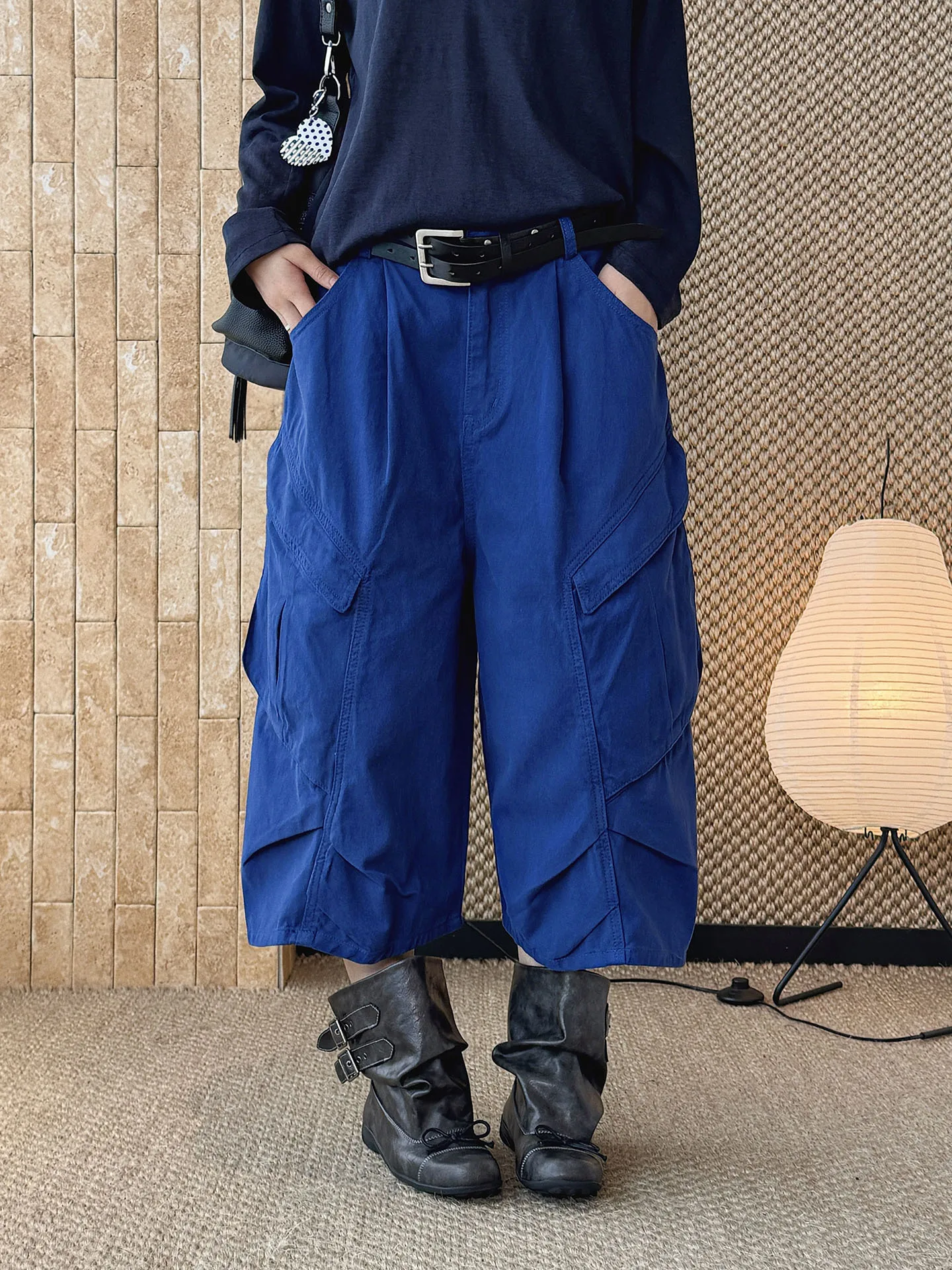 Summer new American street workwear style high waist three-dimensional pleated pocket jeans loose cropped pants for women
Summer new American street workwear style high waist three-dimensional pleated pocket jeans loose cropped pants for women