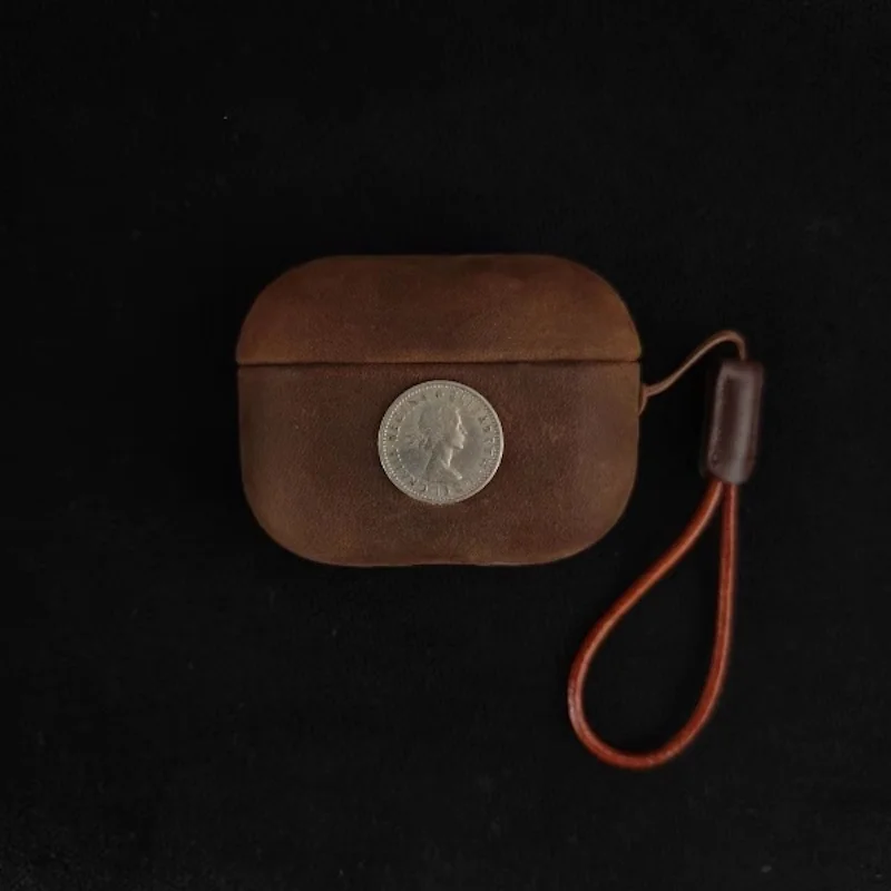 Vintage Crazy Horse Leather Handmade Earphone Case for AirPods Pro 2 / Airpod 4 – Retro Sixpence Coin Design
Vintage Crazy Horse Leather Handmade Earphone Case for AirPods Pro 2 / Airpod 4 – Retro Sixpence Coin Design