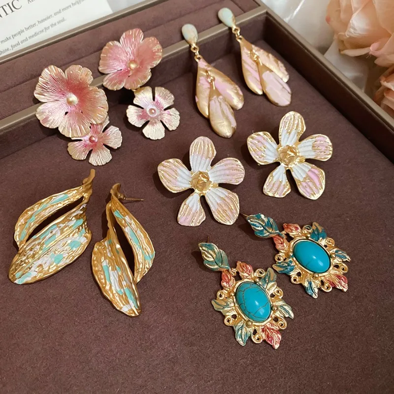Minar Light Luxury Multiple Green Pink Gradient Color Enamel Large Flower Leaf Long Dangle Earrings for Women Party Jewelry
Minar Light Luxury Multiple Green Pink Gradient Color Enamel Large Flower Leaf Long Dangle Earrings for Women Party Jewelry