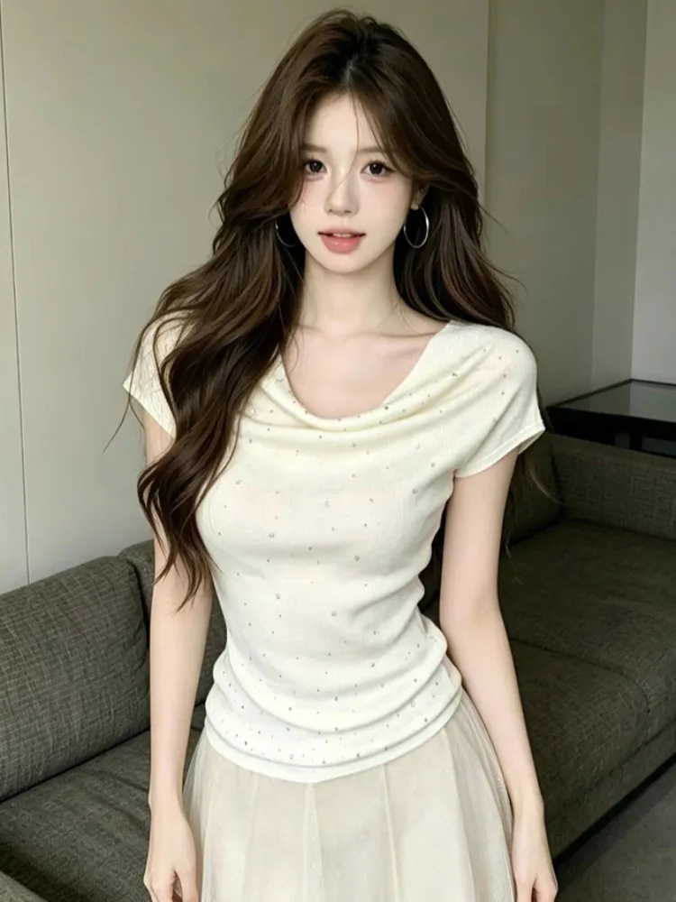 Sexy Pure Desire T-Shirt Women's Summer Design Age-Defying Short Sleeve Knitted Top High-End Inner Wear Diamond Heat Transfer
Sexy Pure Desire T-Shirt Women's Summer Design Age-Defying Short Sleeve Knitted Top High-End Inner Wear Diamond Heat Transfer