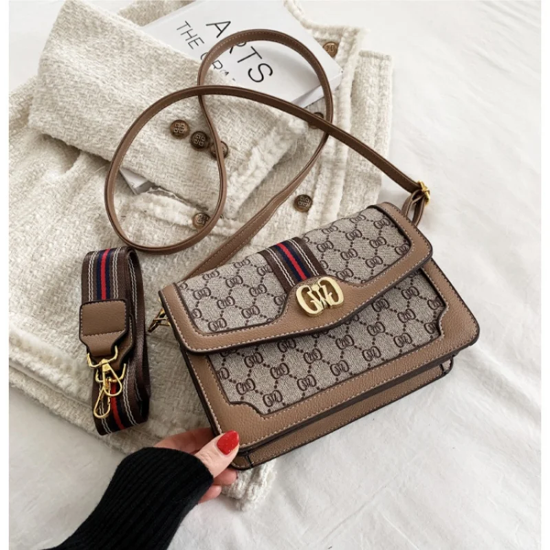 2026 Lady Fashion Retro Small Square Bag - Classic and Versatile Printed Handbag Suitable for Daily Wearing - Single Shoulder Cr
2026 Lady Fashion Retro Small Square Bag - Classic and Versatile Printed Handbag Suitable for Daily Wearing - Single Shoulder Cr