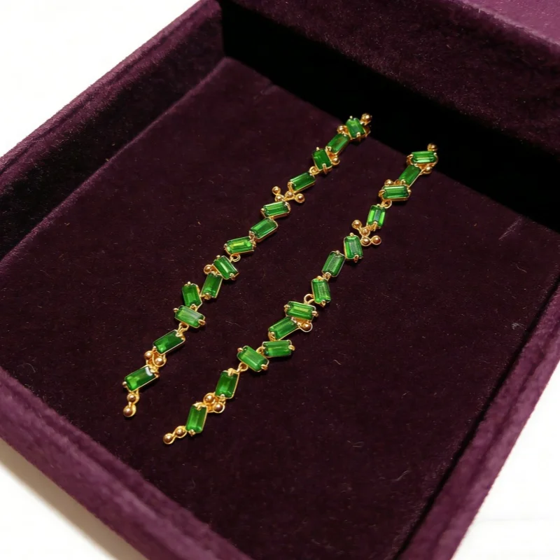 Baguette Cut Natural Green Diopside Linear Drop Ear Wire Earrings S925 Silver With CUG Gem Certificate
Baguette Cut Natural Green Diopside Linear Drop Ear Wire Earrings S925 Silver With CUG Gem Certificate