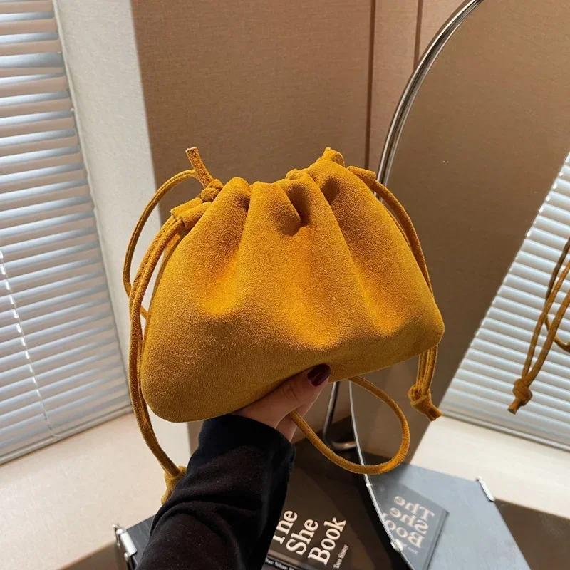 Luxury Women Brand Faux Suede Pleated Crossbody Bag Retro Drawstring Small Saddle Messenger Bag
Luxury Women Brand Faux Suede Pleated Crossbody Bag Retro Drawstring Small Saddle Messenger Bag