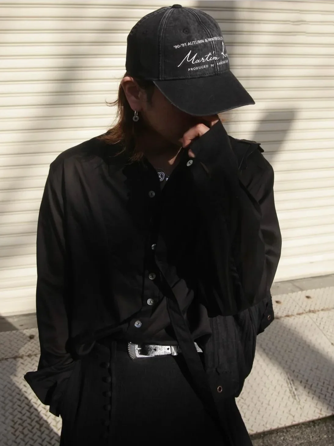 Marti Broken brim Frayed Letter Embroidered Cap Washed Baseball Cap
Marti Broken brim Frayed Letter Embroidered Cap Washed Baseball Cap