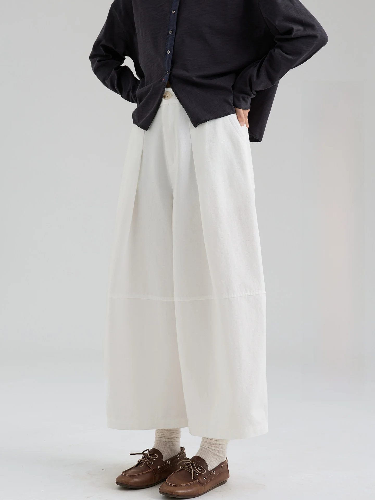 Spring New Loose Women's Wide Leg Pants Nine Points Elastic Waist Design Casual Trousers Cotton Blend Comfortable Office Wear
Spring New Loose Women's Wide Leg Pants Nine Points Elastic Waist Design Casual Trousers Cotton Blend Comfortable Office Wear