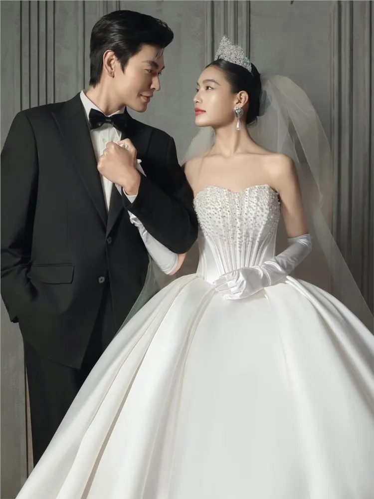 A high-end off-the-shoulder new dress with high-quality main fabric and heavy-duty strapless design
A high-end off-the-shoulder new dress with high-quality main fabric and heavy-duty strapless design