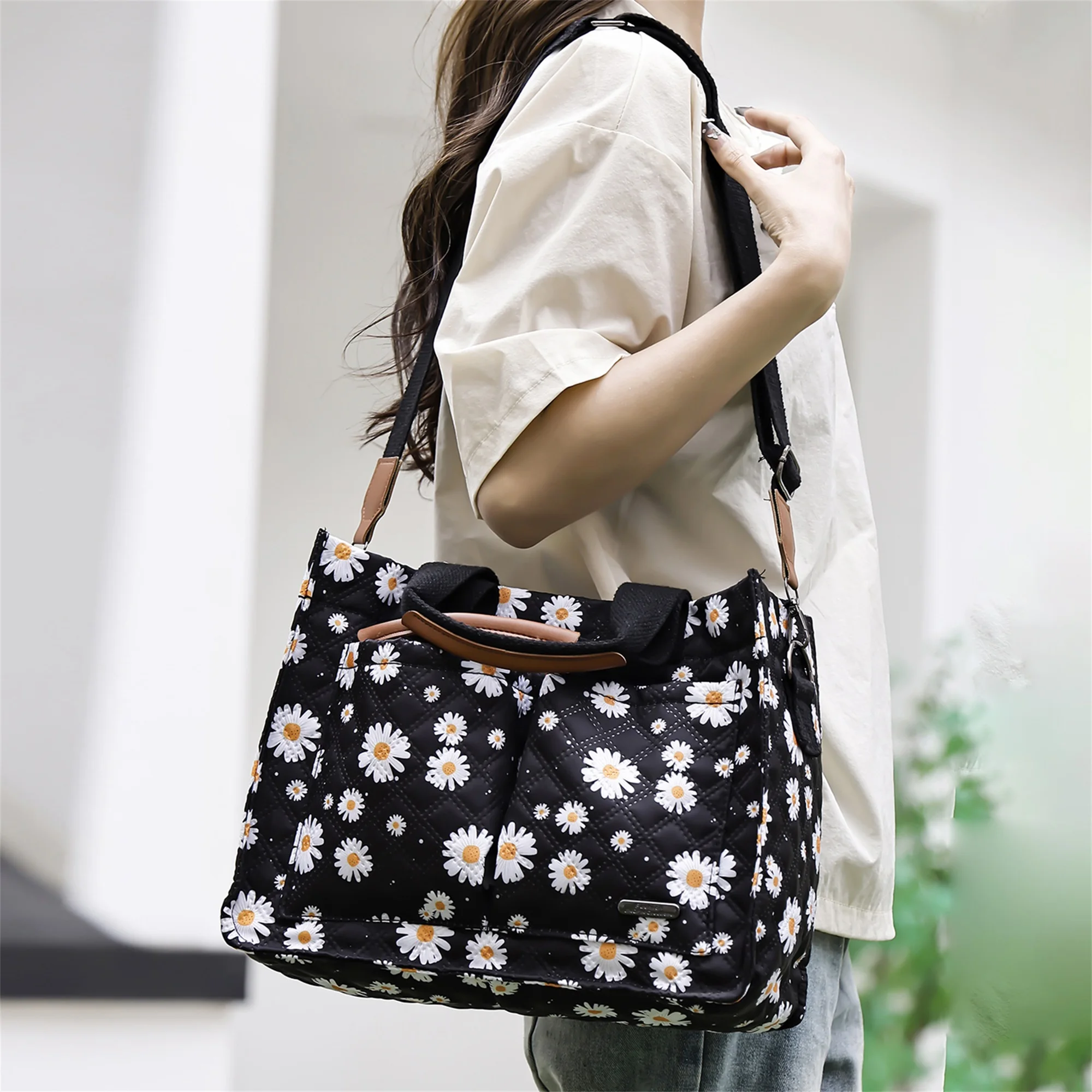 Cute Floral Print Diaper Bag Tote with Shoulder Strap and Large Capacity for Mom and Baby Essentials on the Go
Cute Floral Print Diaper Bag Tote with Shoulder Strap and Large Capacity for Mom and Baby Essentials on the Go