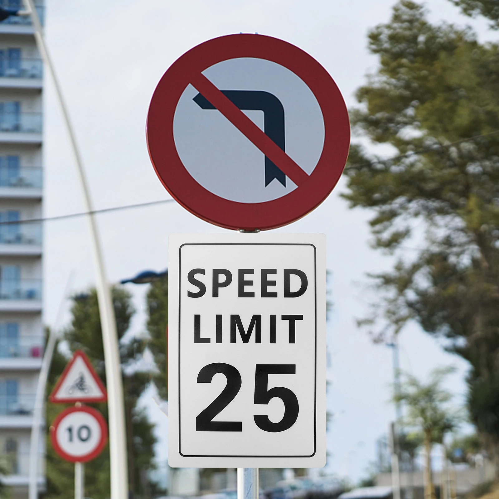 25mph Signs 8x12 Inch Warning Traffic Metal Sign For Warning Safety Reflective Aluminum Alloy
25mph Signs 8x12 Inch Warning Traffic Metal Sign For Warning Safety Reflective Aluminum Alloy