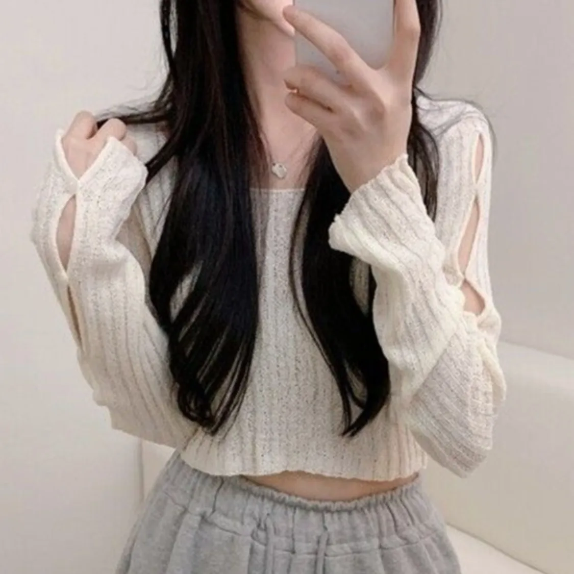 Шикарный вязаный топ из ледяного шелка ранней весны, женский тонкий длинный све, круглый Ne, однотонный, в полоску, на пуговицах, солнцезащитный костюм
Шикарный вязаный топ из ледяного шелка ранней весны, женский тонкий длинный све, круглый Ne, однотонный, в полоску, на пуговицах, солнцезащитный костюм