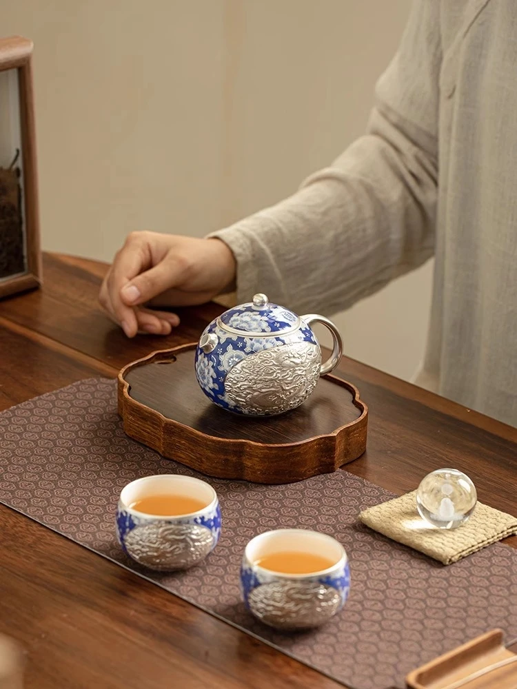 Gilded Silver Dragon and Phoenix Xishi Pot Tea Pot Relief Blue and White One Pot Two Cups Kung Fu Tea Set Household Tea Pot
Gilded Silver Dragon and Phoenix Xishi Pot Tea Pot Relief Blue and White One Pot Two Cups Kung Fu Tea Set Household Tea Pot