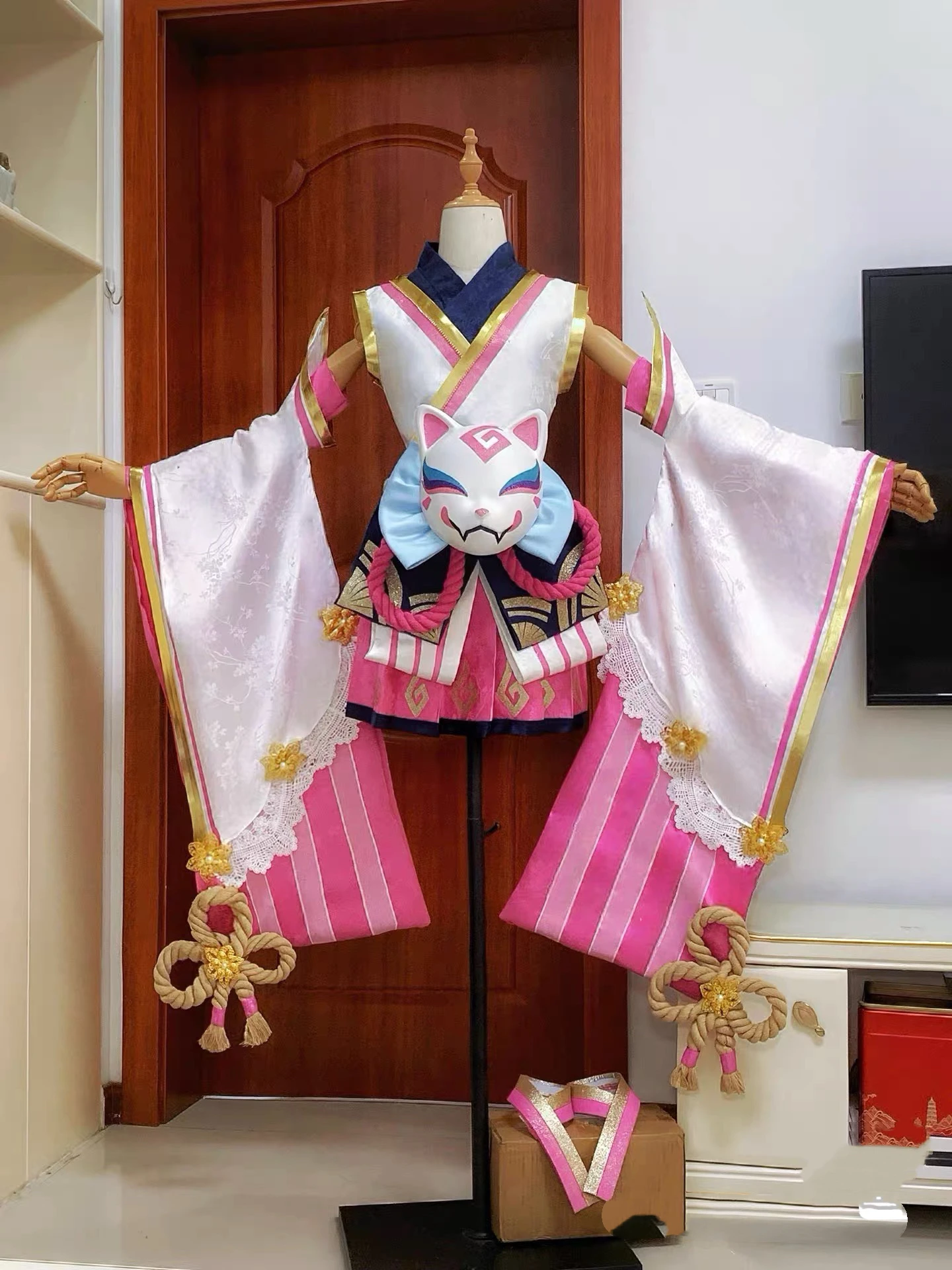Irelia H Store LOL Ahri Cosplay Costume for women kimono dress female with wig ears shoes custom size made
Irelia H Store LOL Ahri Cosplay Costume for women kimono dress female with wig ears shoes custom size made