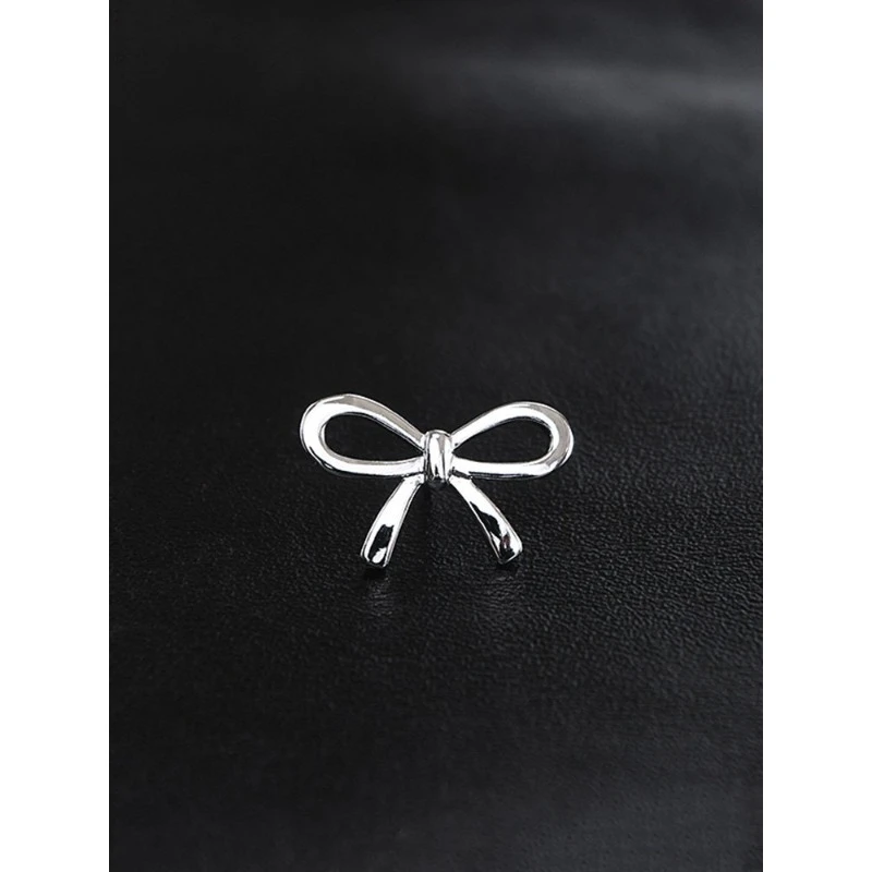 Simple Bow Neckline Anti-light Buckle Temperament Shirt Collar Pin Fixed Clothes Pin Accessories Female Versatile and Cute
Simple Bow Neckline Anti-light Buckle Temperament Shirt Collar Pin Fixed Clothes Pin Accessories Female Versatile and Cute