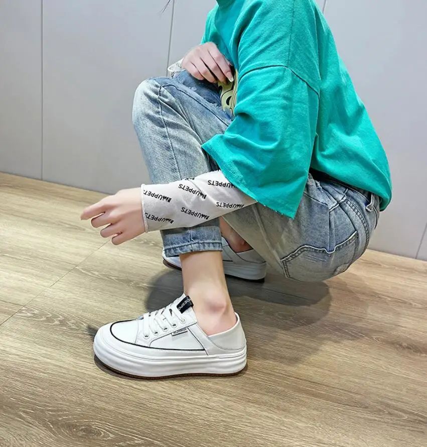 Genuine Leather Shoes for Women Luxury Casual Shoes Low Top Flat Women Tennis Sneakers Wide Toe Soft Ladies Little While Shoes
Genuine Leather Shoes for Women Luxury Casual Shoes Low Top Flat Women Tennis Sneakers Wide Toe Soft Ladies Little While Shoes